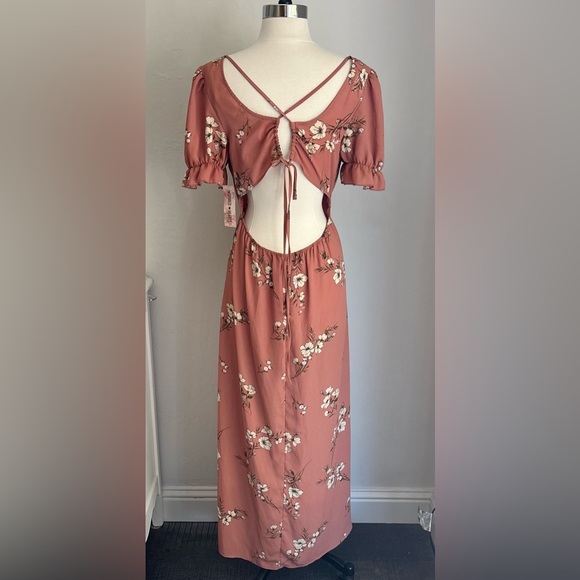 Inspired Hearts Soft Coral Scattered Floral Open Back Puff Sleeve Maxi Dress NWT - Picture 11 of 13